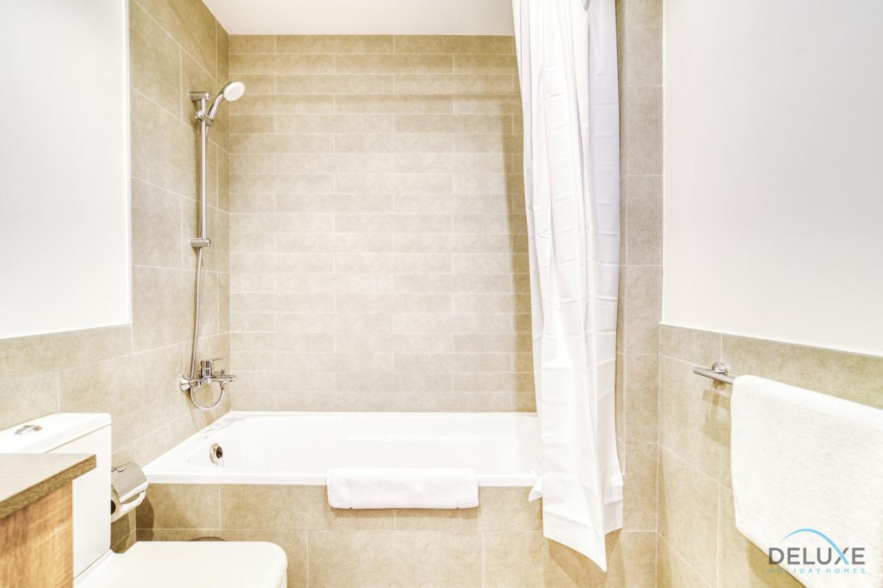 Sophisticated 1Br At Town Square Rawda Dubailand By Deluxe Holiday Homes Bagian luar foto